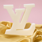 Logo LV candle