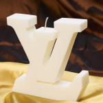 Logo LV candle